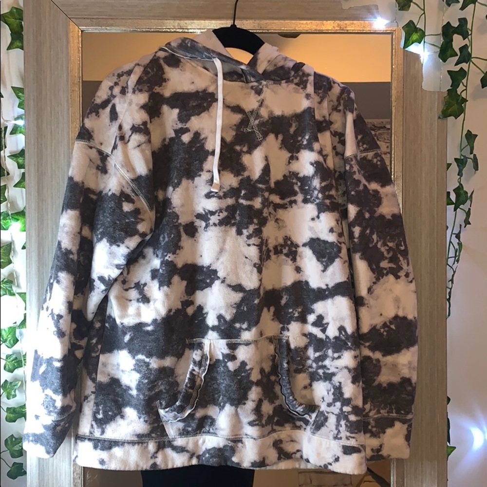 tie dye sweatshirt